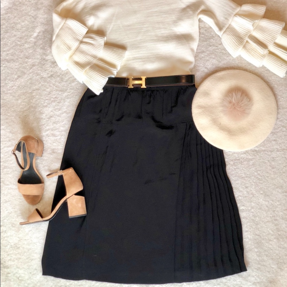 Prada pleated midi skirt size 10-12